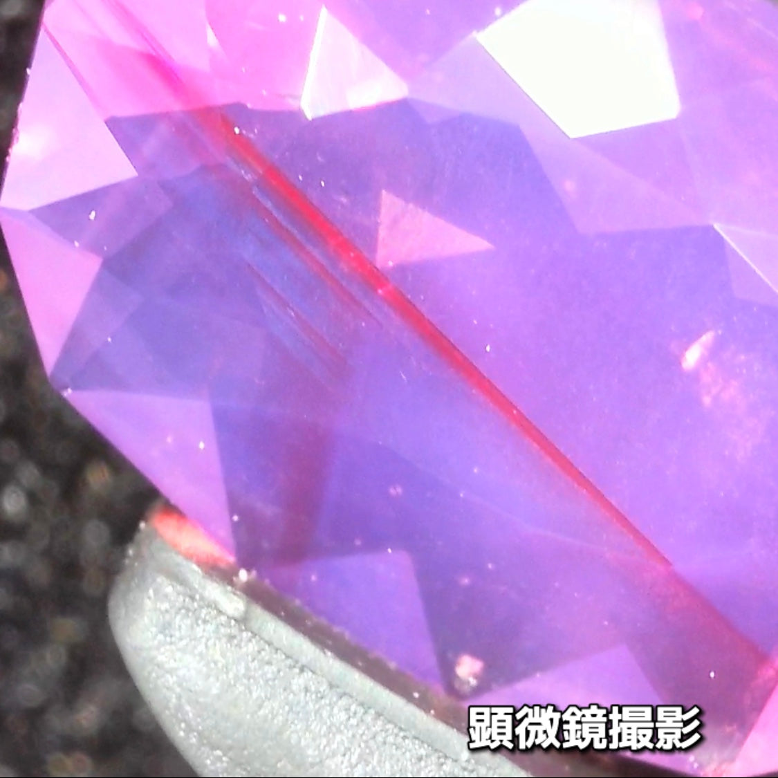 “赤”特集第6弾は❗️赤いバントが走る非加熱カシミールサファイア0.820ct✨ピアっちゃん作品ファンシーオーバル💎こちらは11月18日(水曜日)「21時45分終了」となります⏰