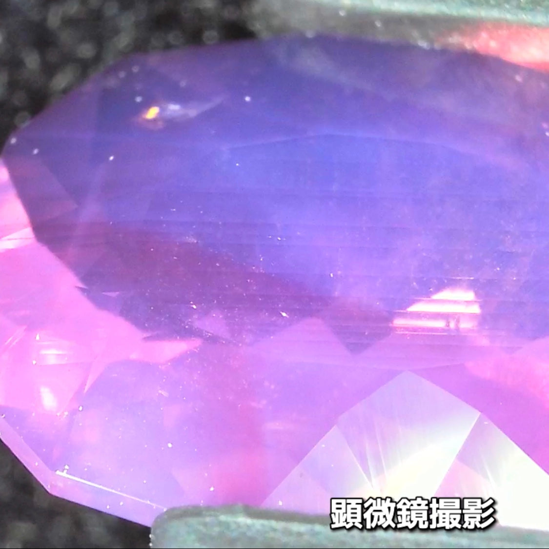 “赤”特集第6弾は❗️赤いバントが走る非加熱カシミールサファイア0.820ct✨ピアっちゃん作品ファンシーオーバル💎こちらは11月18日(水曜日)「21時45分終了」となります⏰