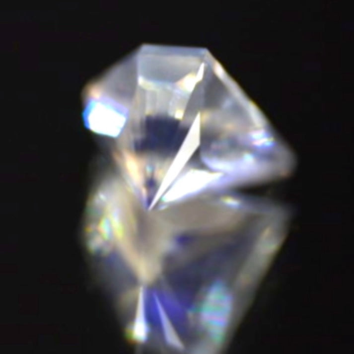大人気の《宝石形》こちらは傑作カット💎レインボームーンストーン0.514ct✨ゲオちゃん作品