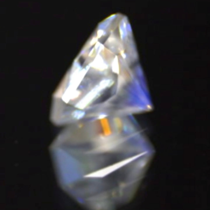 大人気の《宝石形》こちらは傑作カット💎レインボームーンストーン0.514ct✨ゲオちゃん作品