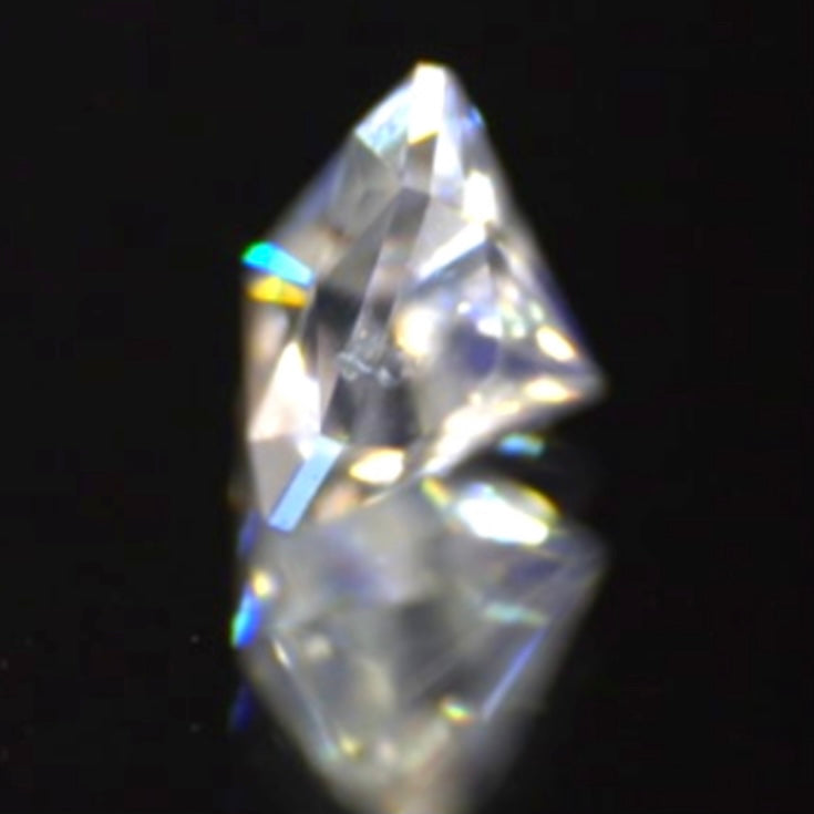 大人気の《宝石形》こちらは傑作カット💎レインボームーンストーン0.514ct✨ゲオちゃん作品
