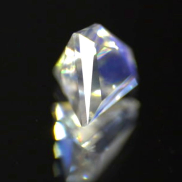 大人気の《宝石形》こちらは傑作カット💎レインボームーンストーン0.514ct✨ゲオちゃん作品