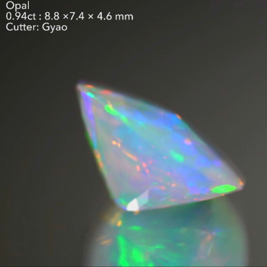 【SOLD OUT】“Special Buffその1”平らなシュガーローフ👍オパール0.94ct💎ゲオちゃん作品🎁✨LIVE中お問合せ一番乗り特価でご紹介です♪