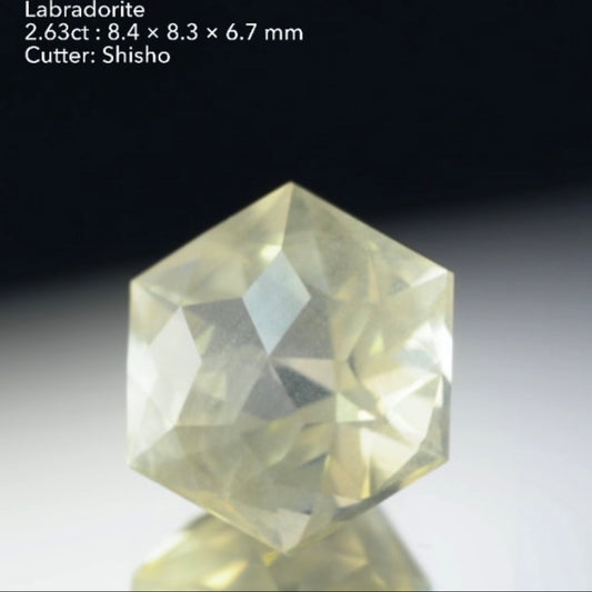 【SOLD OUT】六芒星が煌めくヘキサゴン🌟ラブラドライト2.63ct💎師匠作品✨お問合せ一番乗り特価でご紹介です♪