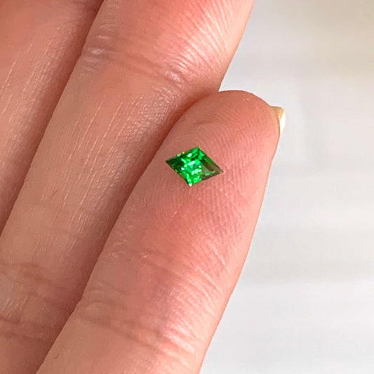 【小粒でも凄いぞ❗️シリーズ】ツァボライト(グリーンガーネット) 0.18ct✨11/17お昼Live配信商品⚡️ピアっちゃん作品💎✨