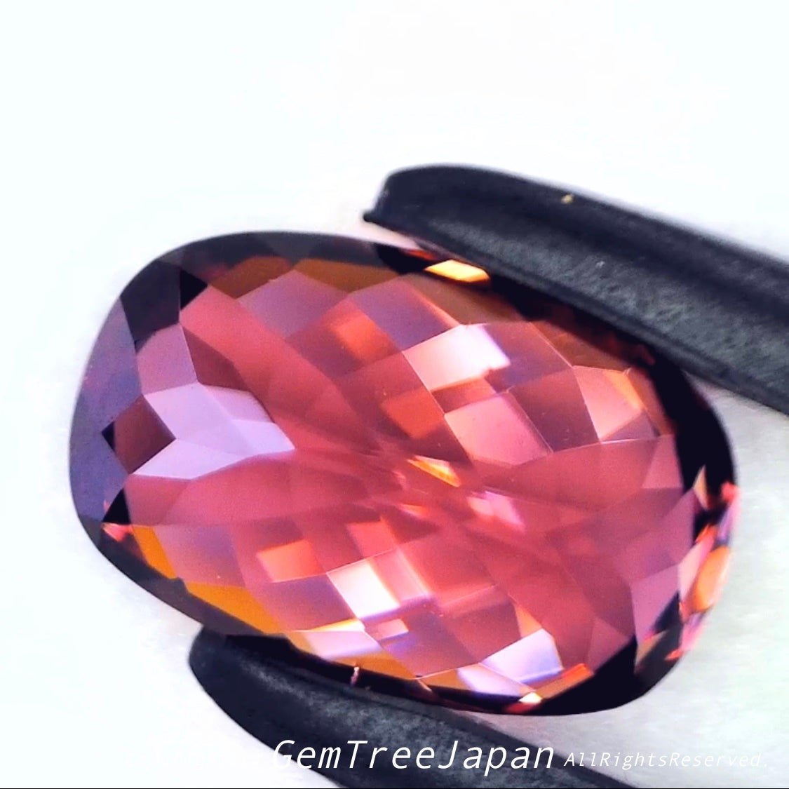 貴重な「赤系」❗️タンザニア産非加熱ジルコン✨アディダス仕上げの2.414ct👍