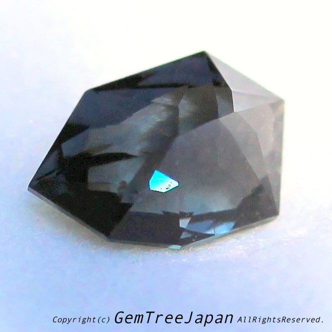 出たァ〜!レイ先生の代名詞「クレイジーカット」1.227ct✨レイ先生作品💎ここに復活!『スピネル博物館』