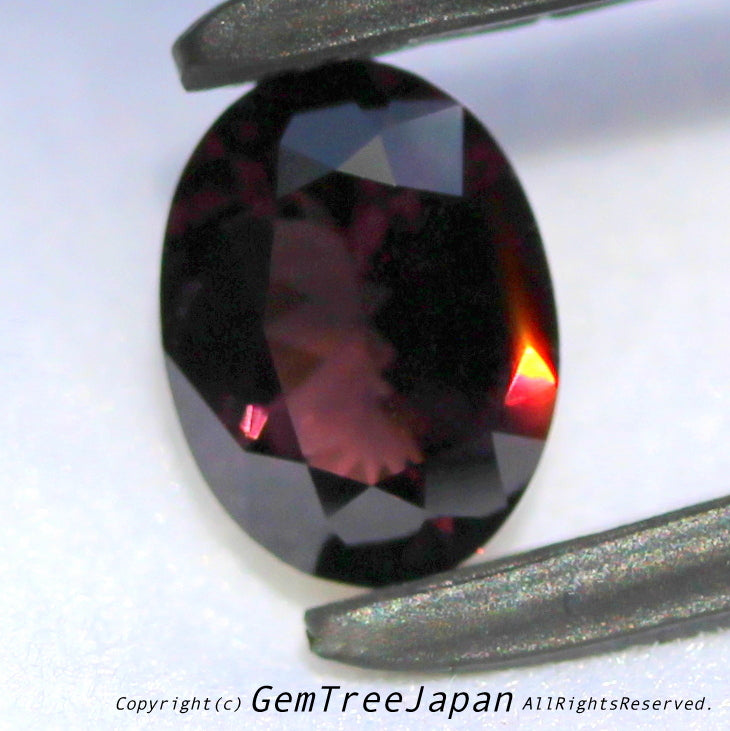 パッと見地味で暗いので強い光で見て欲しい“濃厚美色”0.979ct✨ピアッちゃん作品💎ここに復活!『スピネル博物館』