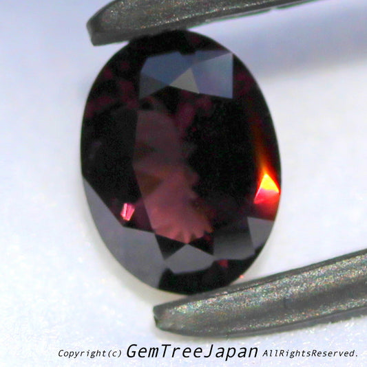 パッと見地味で暗いので強い光で見て欲しい“濃厚美色”0.979ct✨ピアッちゃん作品💎ここに復活!『スピネル博物館』