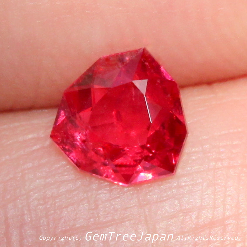 ファンシートリリアントで仕上げた希少な“ビルマ産レッド”0.820ct✨ピアッちゃん作品💎ここに復活!『スピネル博物館』