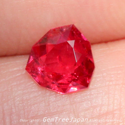 ファンシートリリアントで仕上げた希少な“ビルマ産レッド”0.820ct✨ピアッちゃん作品💎ここに復活!『スピネル博物館』