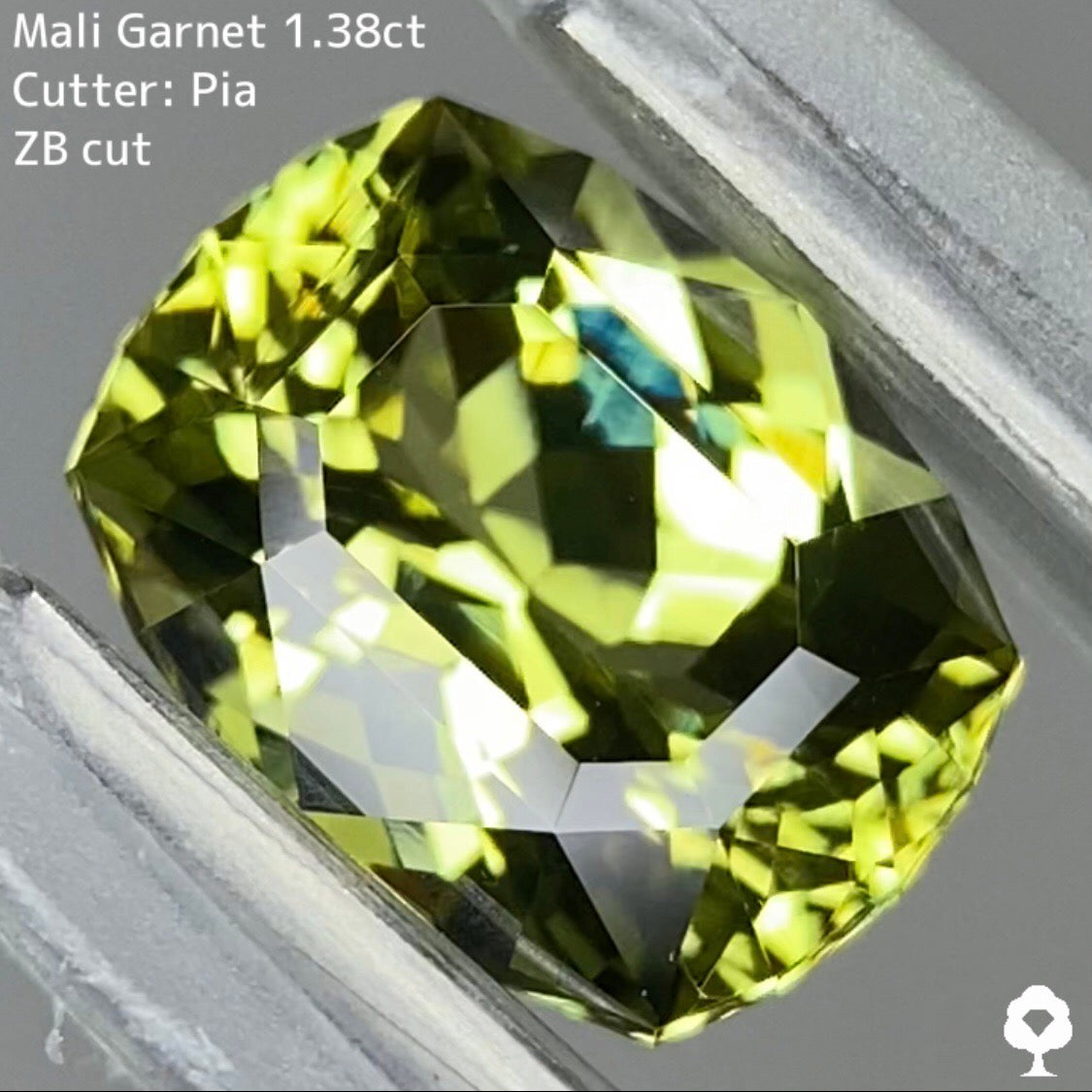 和を感じる美色に施された宝石のカタチが浮かんで見えるZBカット★マリガーネット 1.38ct【ZB cut】