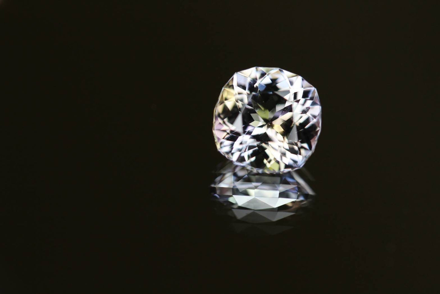 【お客さま専用】奥深いカメレオンカラーがクールかつ華やか★非加熱ゾイサイト1.059ct.