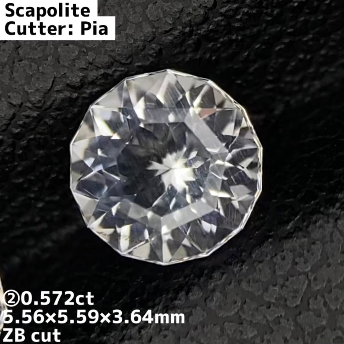 ② スキャポライト(Table 7 type ZB cut) 0.572ct