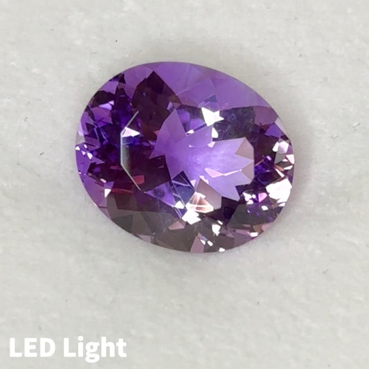 新春初売り特価❗️花のような可憐さ。アメジスト 9.84ct キューブカット