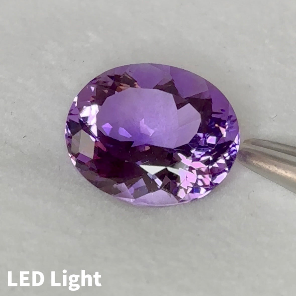 新春初売り特価❗️花のような可憐さ。アメジスト 9.84ct キューブカット
