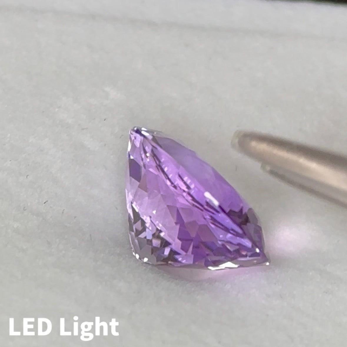 新春初売り特価❗️花のような可憐さ。アメジスト 9.84ct キューブカット