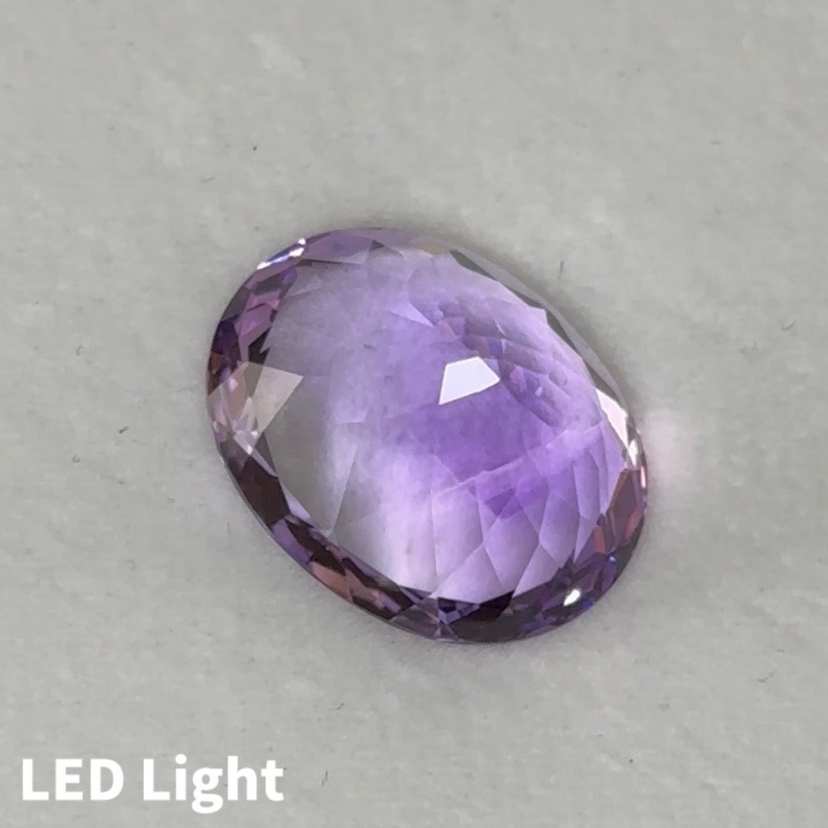 新春初売り特価❗️花のような可憐さ。アメジスト 9.84ct キューブカット