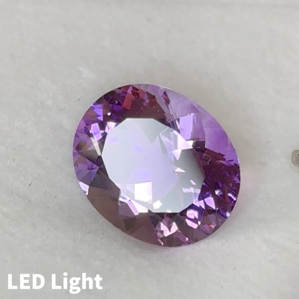 新春初売り特価❗️花のような可憐さ。アメジスト 9.84ct キューブカット