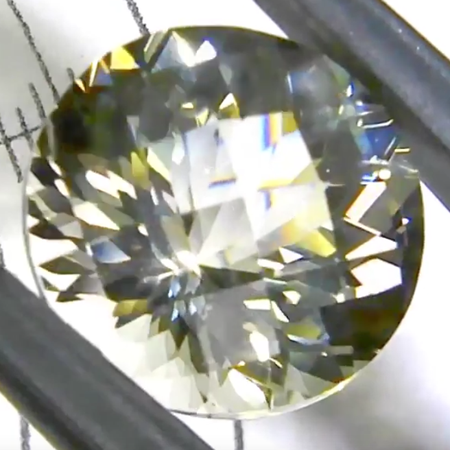 くららカットのラブラドライト2.25ct✨師匠作品❗️12/8 Live配信商品💎🌳⚡