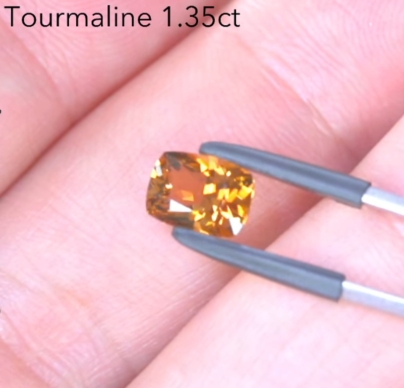 超絶美色トルマリン 1.35ct ゲオちゃん作品✨4月10日・11日の2日間ぽっきり「ナント¥34,560−」❗️❗️こちらはクーポンはごめんなさい🙇