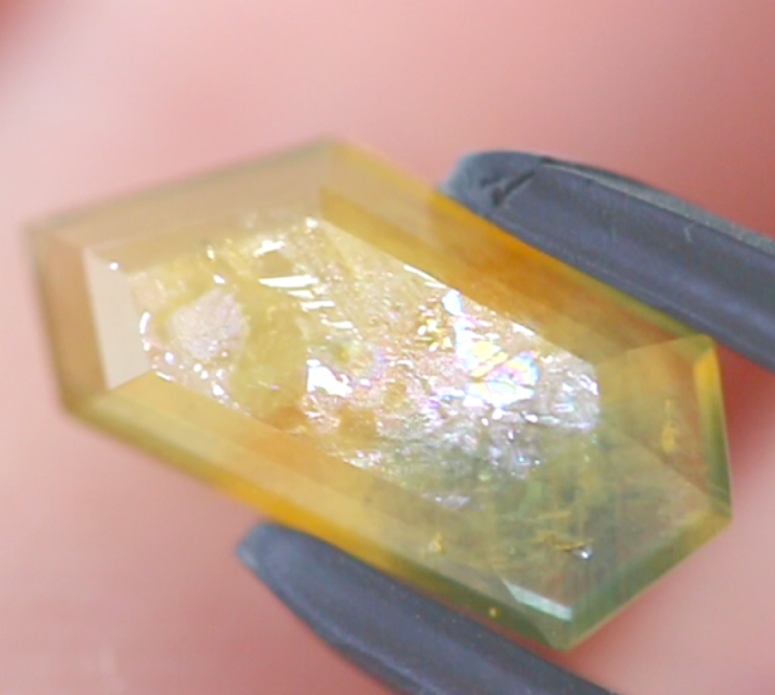 美しい虹インクルとパーティ感ある色合い★サファイア 1.55ct レイちゃん作品