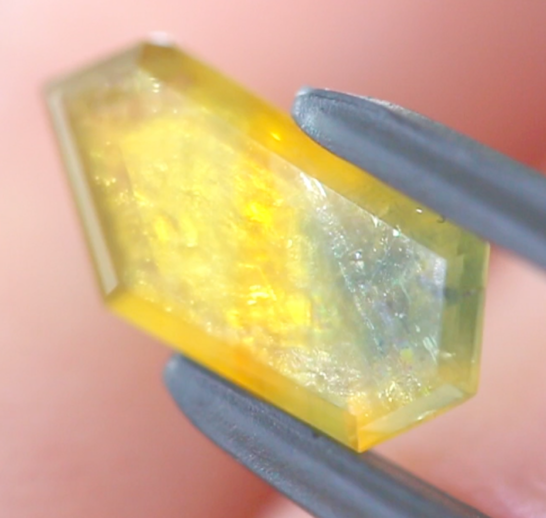 美しい虹インクルとパーティ感ある色合い★サファイア 1.55ct レイちゃん作品