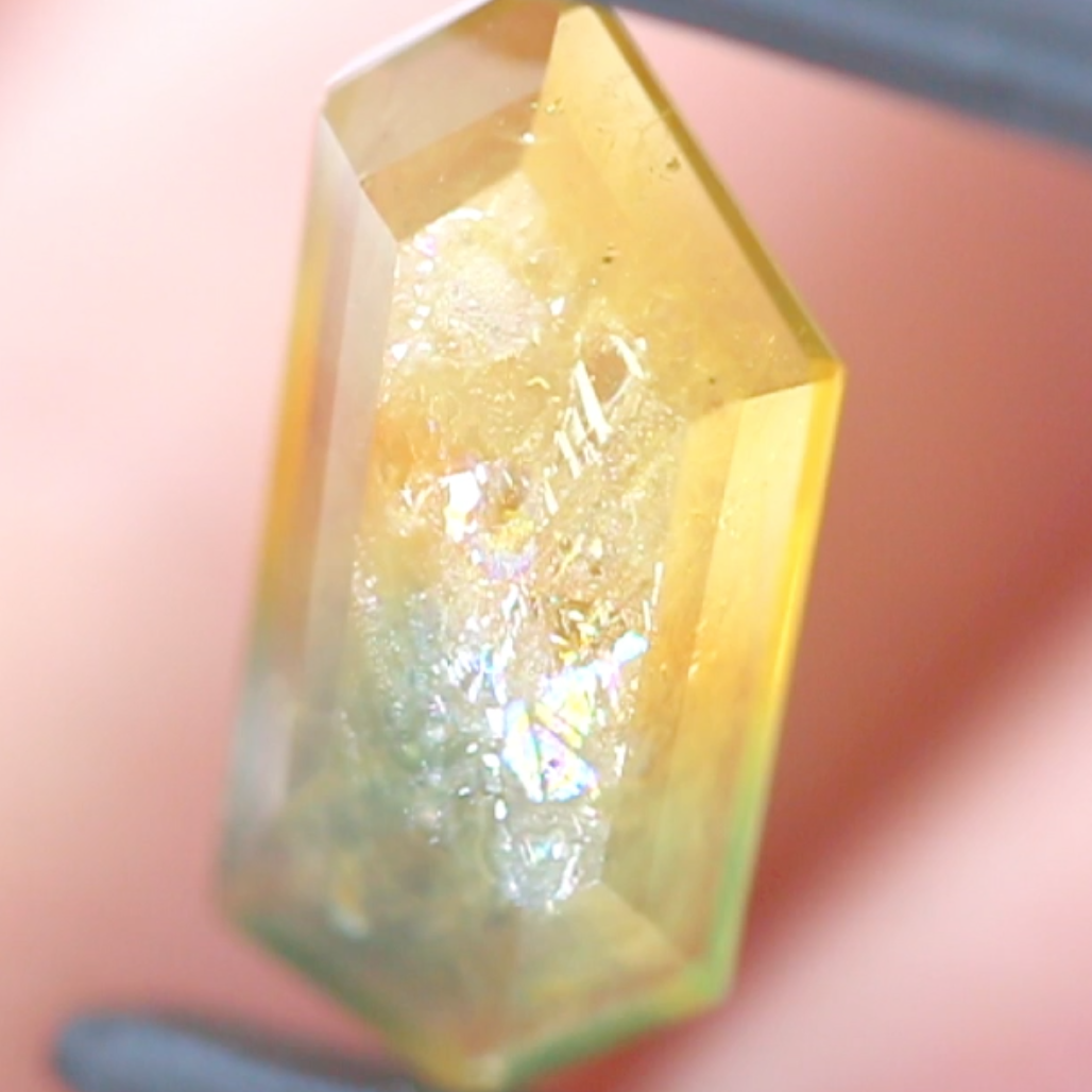 美しい虹インクルとパーティ感ある色合い★サファイア 1.55ct レイちゃん作品
