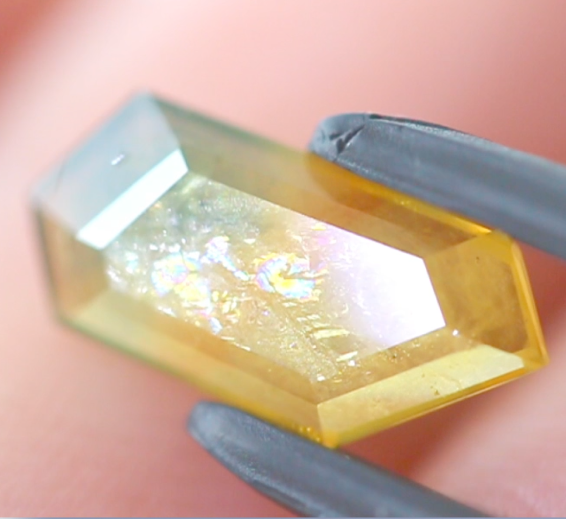 美しい虹インクルとパーティ感ある色合い★サファイア 1.55ct レイちゃん作品