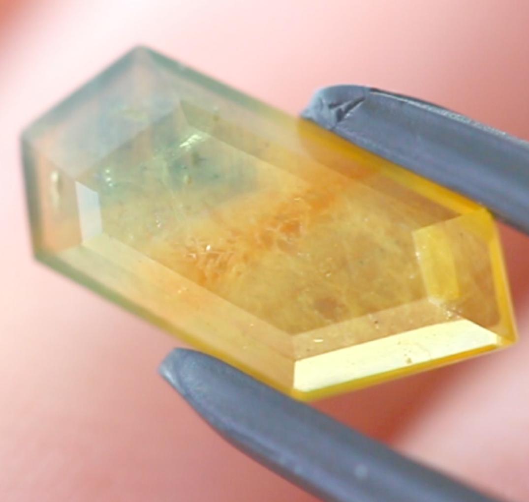 美しい虹インクルとパーティ感ある色合い★サファイア 1.55ct レイちゃん作品