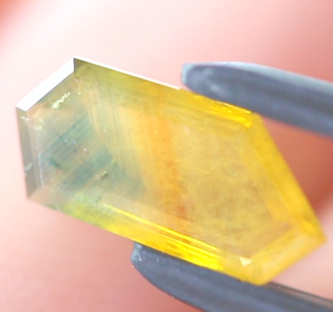美しい虹インクルとパーティ感ある色合い★サファイア 1.55ct レイちゃん作品