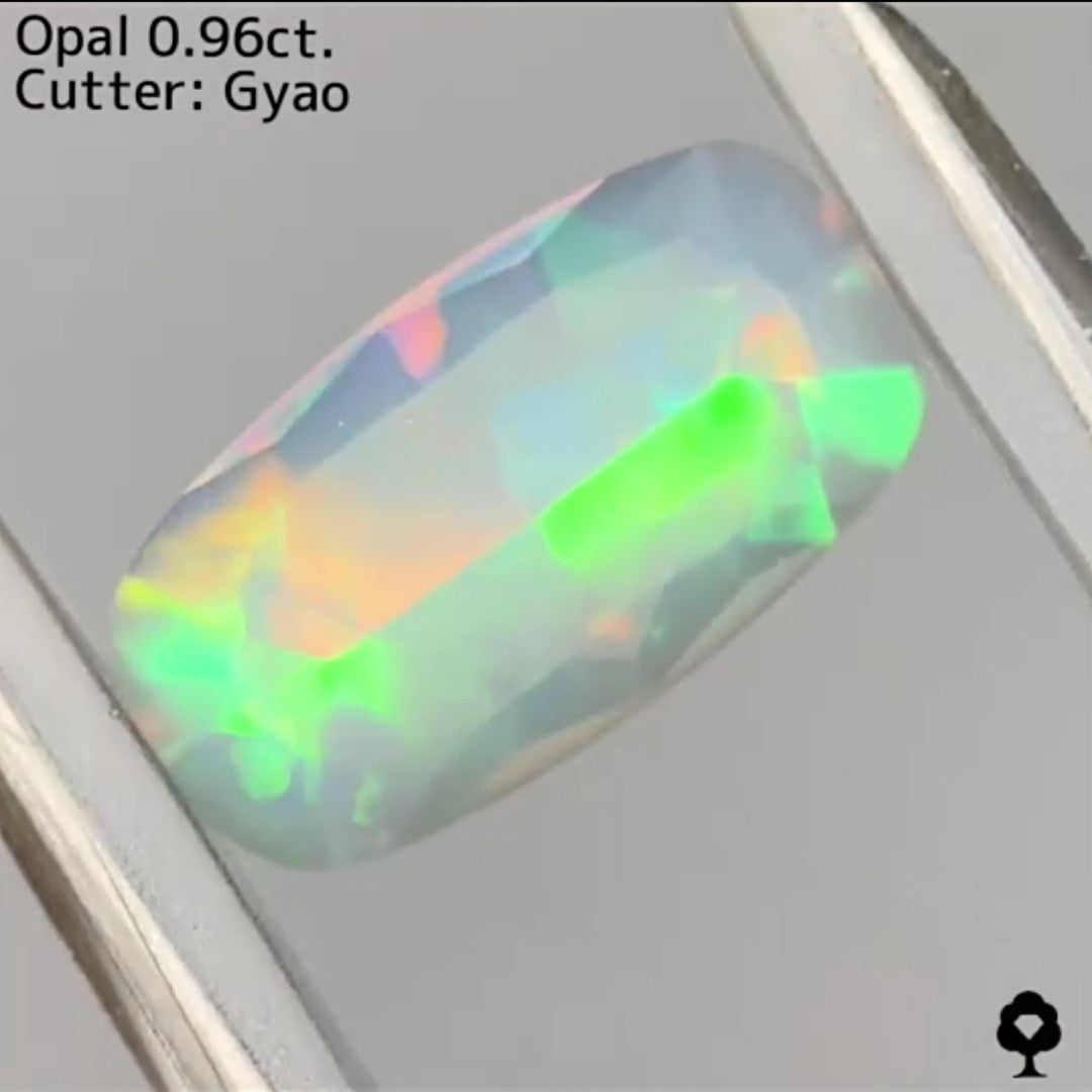 【キューブカット】クリスタルオパール 0.964ct