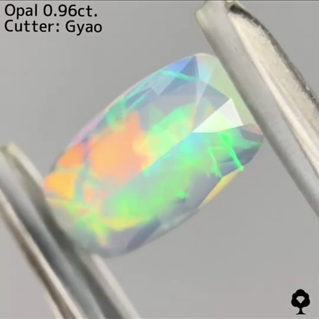 【キューブカット】クリスタルオパール 0.964ct