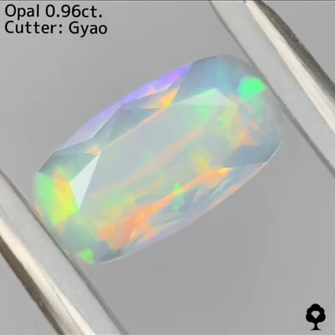 【キューブカット】クリスタルオパール 0.964ct