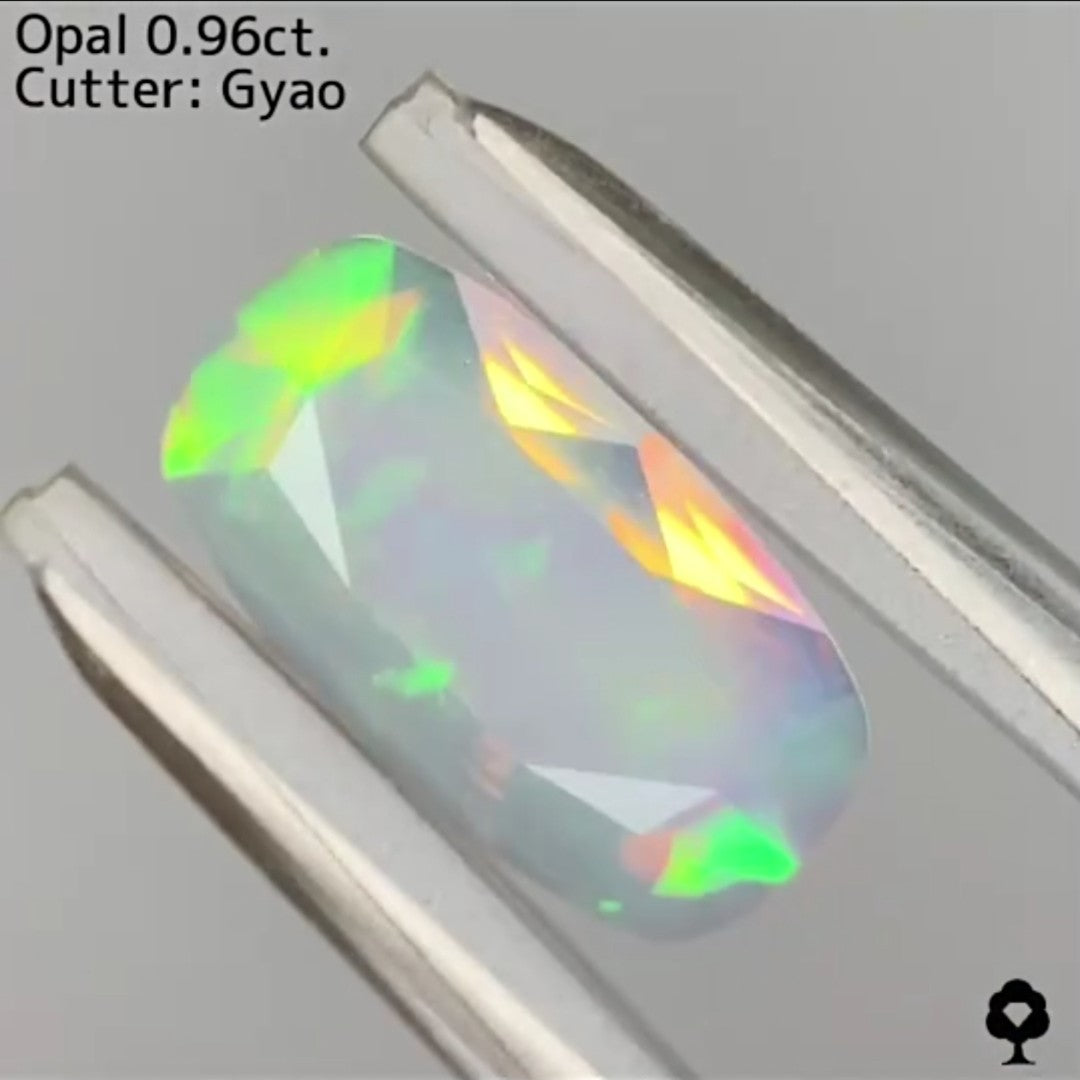 【キューブカット】クリスタルオパール 0.964ct