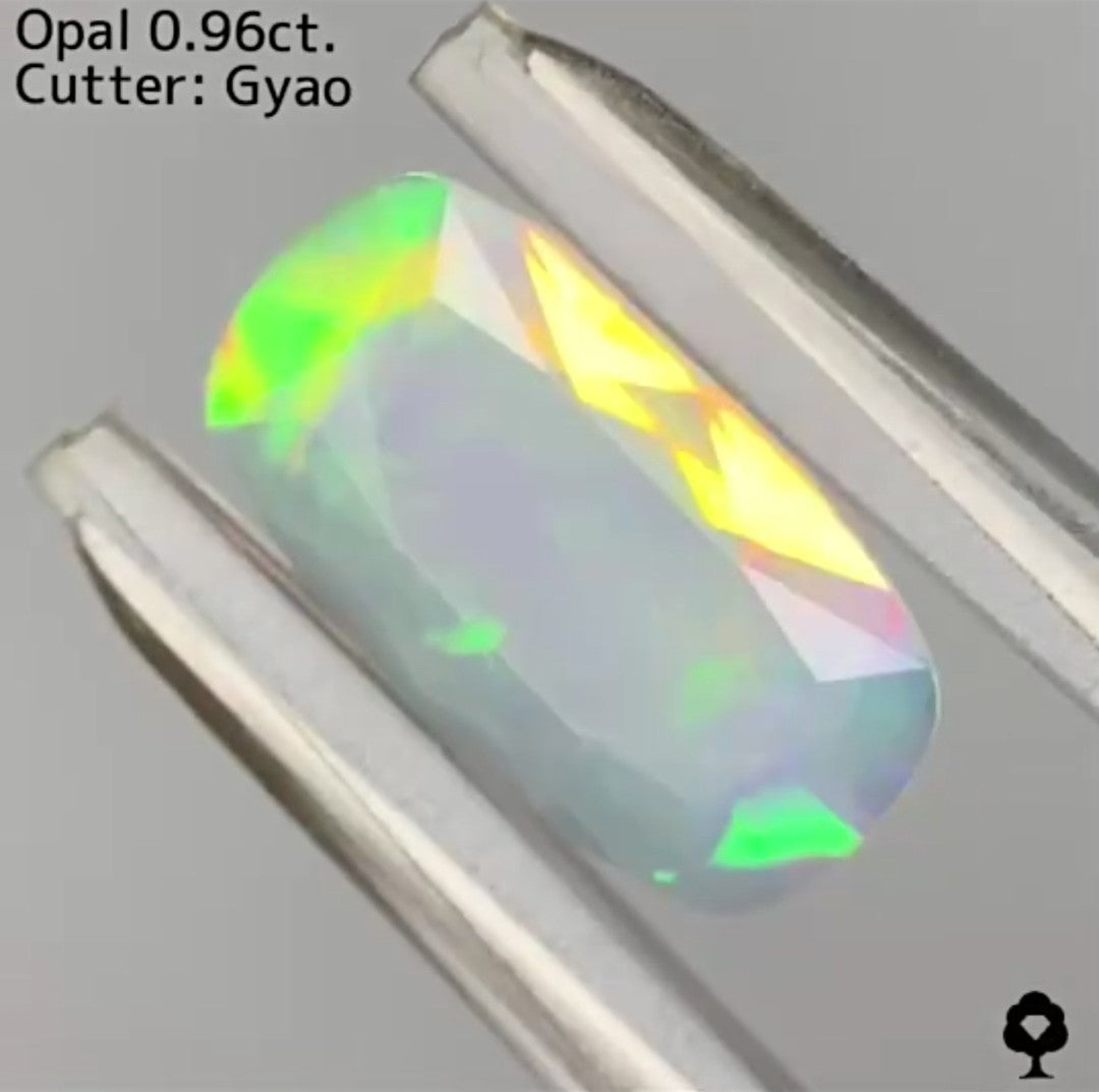 【キューブカット】クリスタルオパール 0.964ct