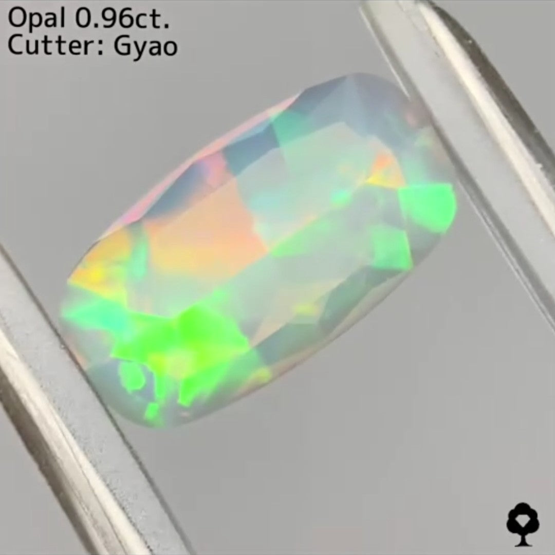【キューブカット】クリスタルオパール 0.964ct
