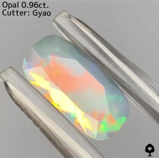 【キューブカット】クリスタルオパール 0.964ct