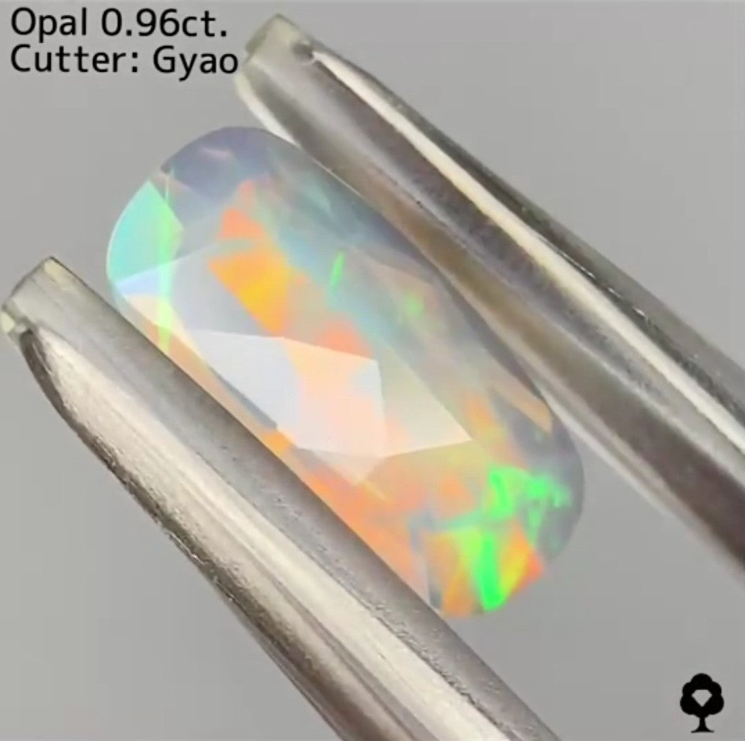 【キューブカット】クリスタルオパール 0.964ct
