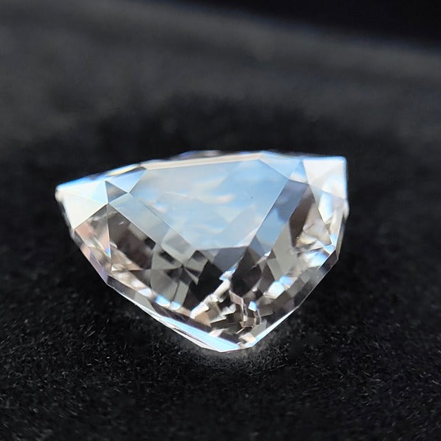 ジャパニーズダイヤモンド✨澄み切ったしなやかな輝きから目が離せない✨ダンビュライト7.768ct✨ピアッちゃん作品