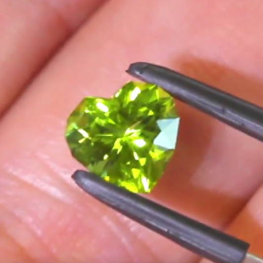 ペリドット1.95ct レイちゃん作品✨GemTreeLive 12/28(月)13:00~ご紹介商品💎🌳⚡️