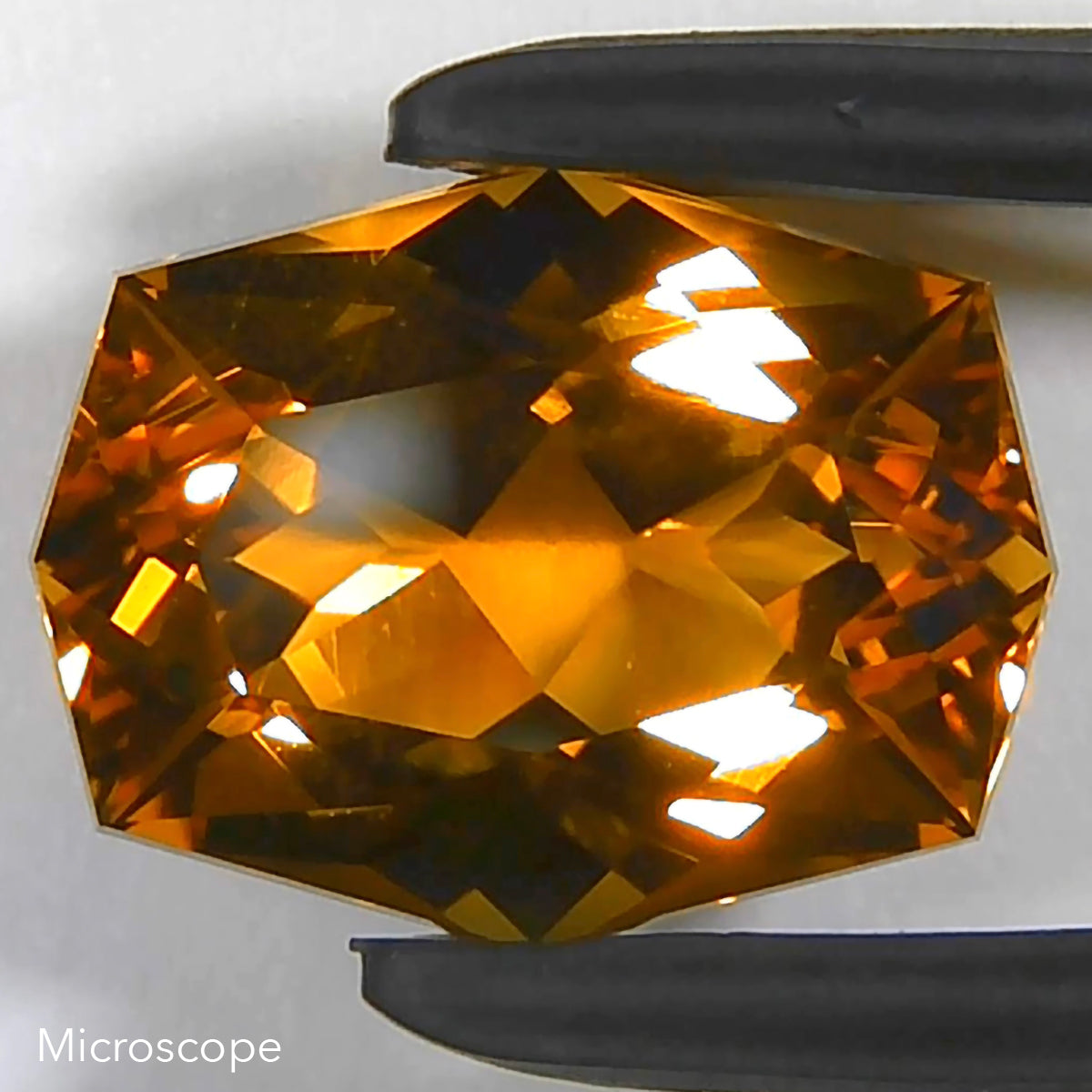 師匠新作❗️美色オレンジと鋭く大胆なファンシーカットが冴えわたる🍊シトリン3.25ct