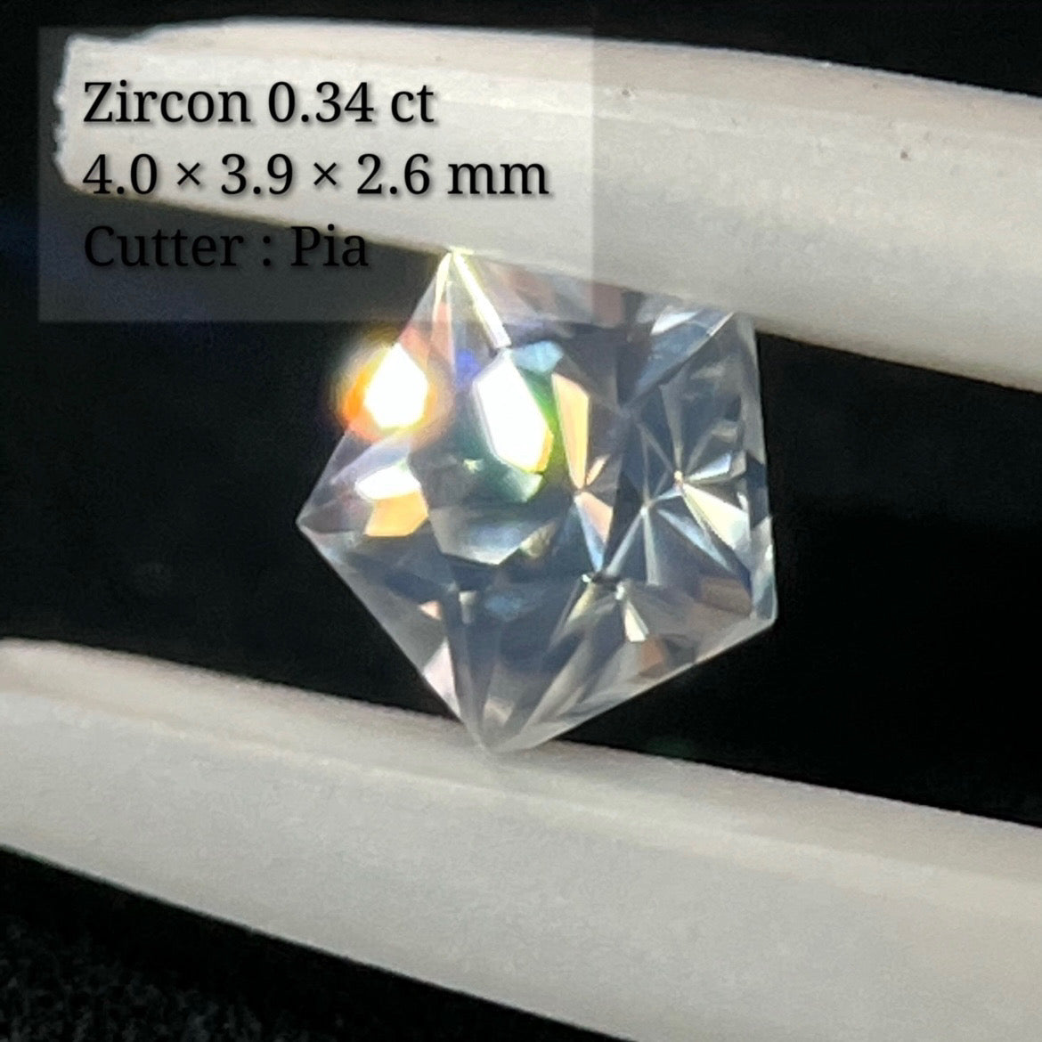 【SOLDOUT】カラーレスジルコン 0.34 ct ピアっちゃん作品 2/10 チャットオークション