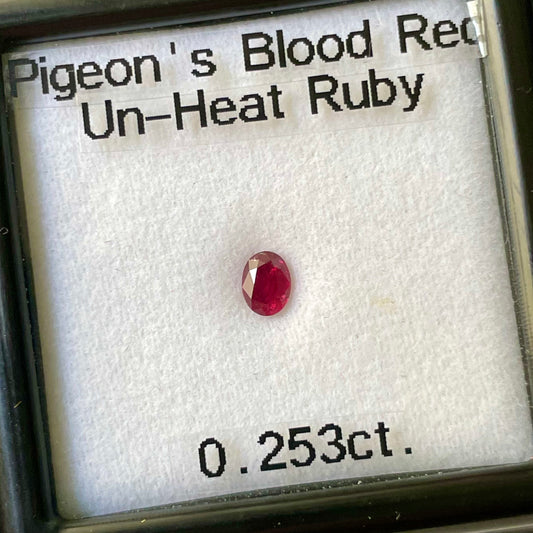 非加熱ピジョンブラッドレッドルビー0.253ct💎ピアッちゃん作品