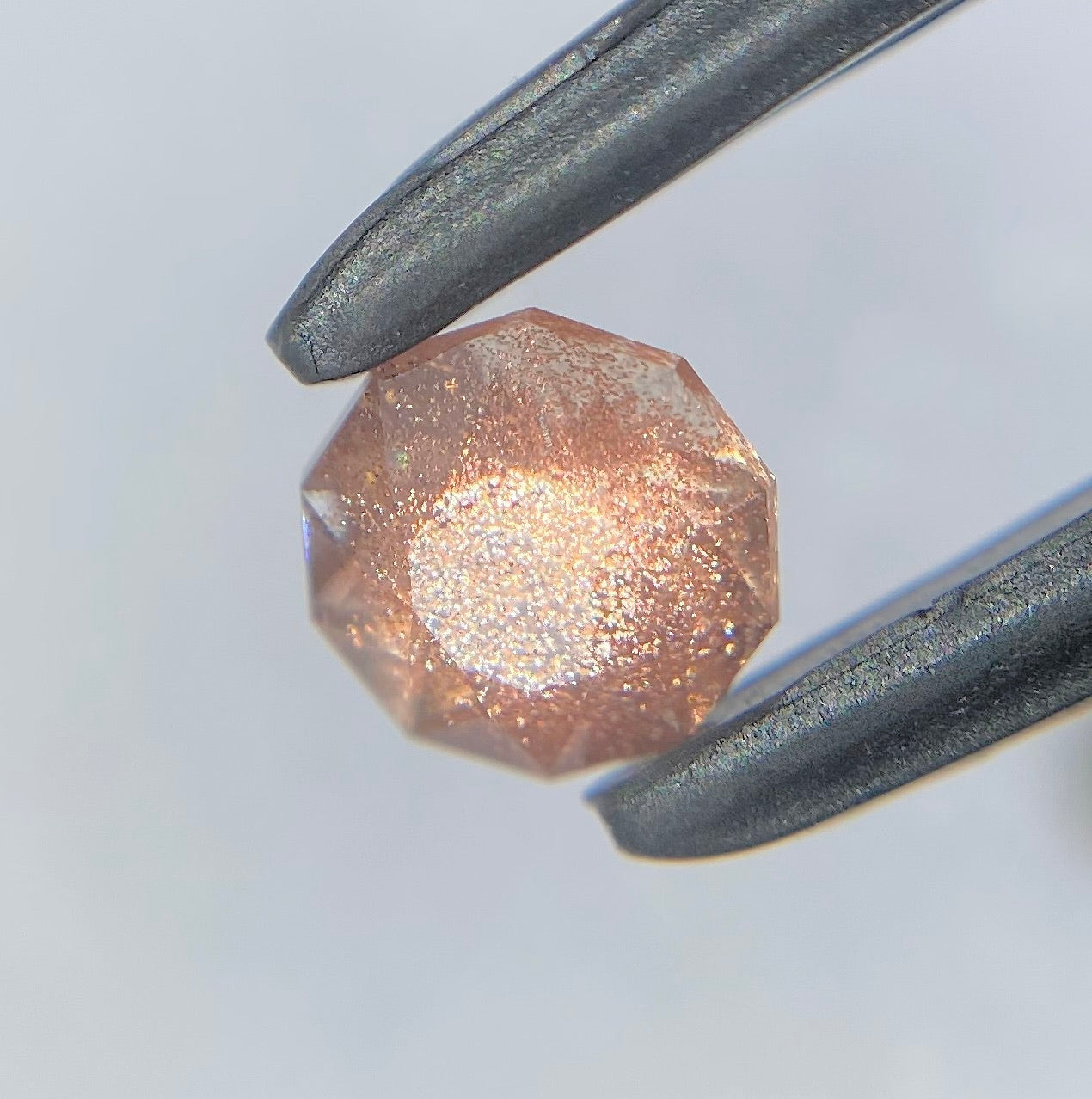 💖お待たせしました❣️ファンシーラウンドのオレゴンサンストーン0.39ct(テーブルからはみ出るシラー🙈💓)☀️💎ピアッちゃん作品【4/30チハルーム】GW特別特価❗️
