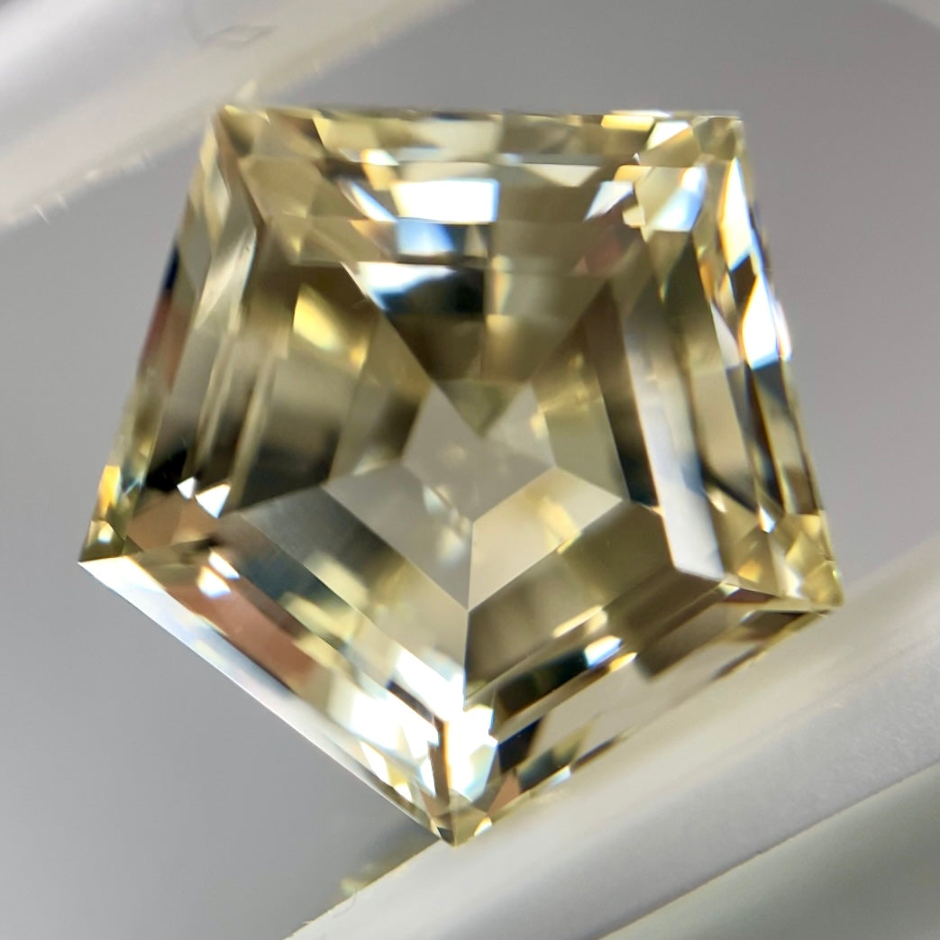 【💖GTCより特別出品💖】キラキラ五角形❤︎ゴールデンラブラドライト2.36ct
