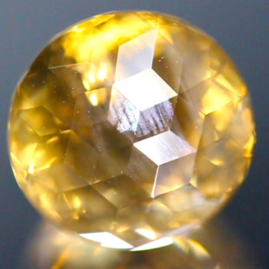 これぞ【キューブスターカット】濃厚ゴールドの美しい満月★ラブラドライト4.150ct ゲオちゃん作品✨こちらはクーポンはごめんなさい🙏