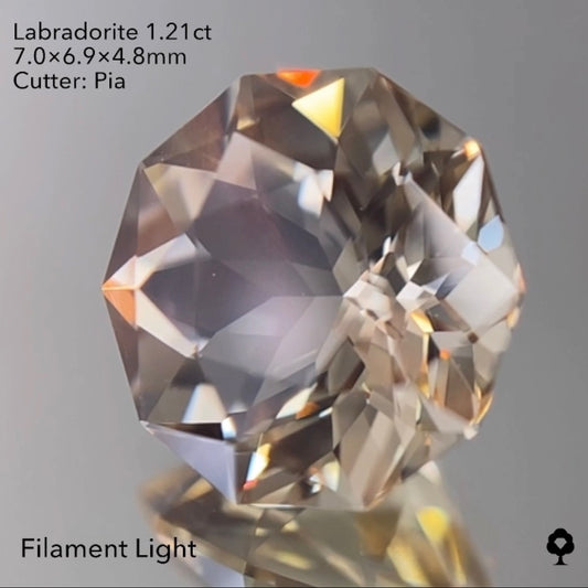 【20:50終了】五芒星が重なり合う美しい新カット★ラブラドライト1.21ct ピアッちゃん作品