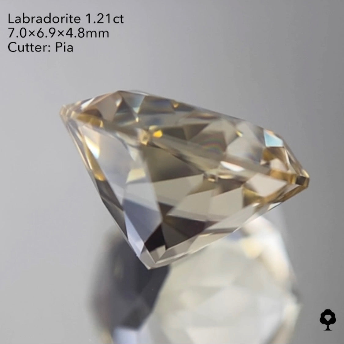【20:50終了】五芒星が重なり合う美しい新カット★ラブラドライト1.21ct ピアッちゃん作品