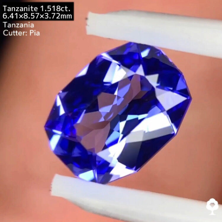タンザナイト1.518ct. ファンシークッション ピアッちゃん作品